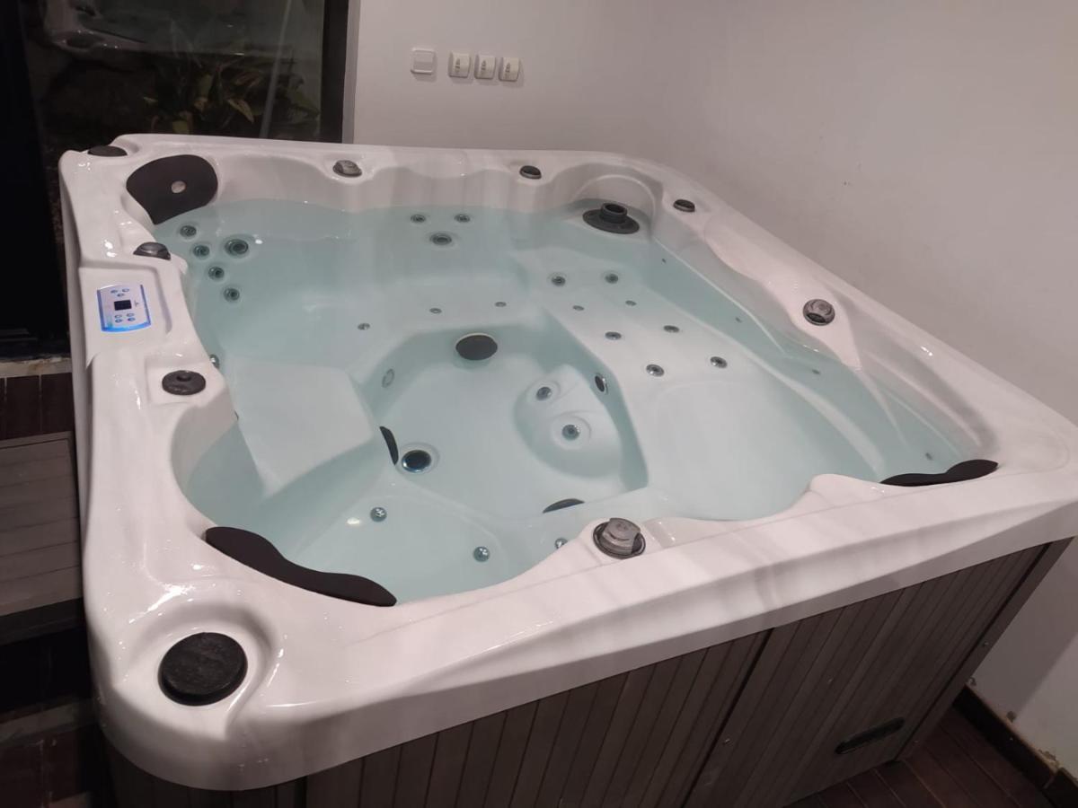 Вилла Casa Ceca De La Playa Y Barcelona, Con Piscina Climatizada Y Jacuzzi Вальроманес Экстерьер фото