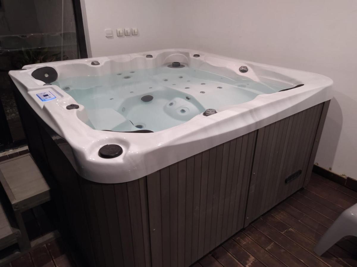 Вилла Casa Ceca De La Playa Y Barcelona, Con Piscina Climatizada Y Jacuzzi Вальроманес Экстерьер фото